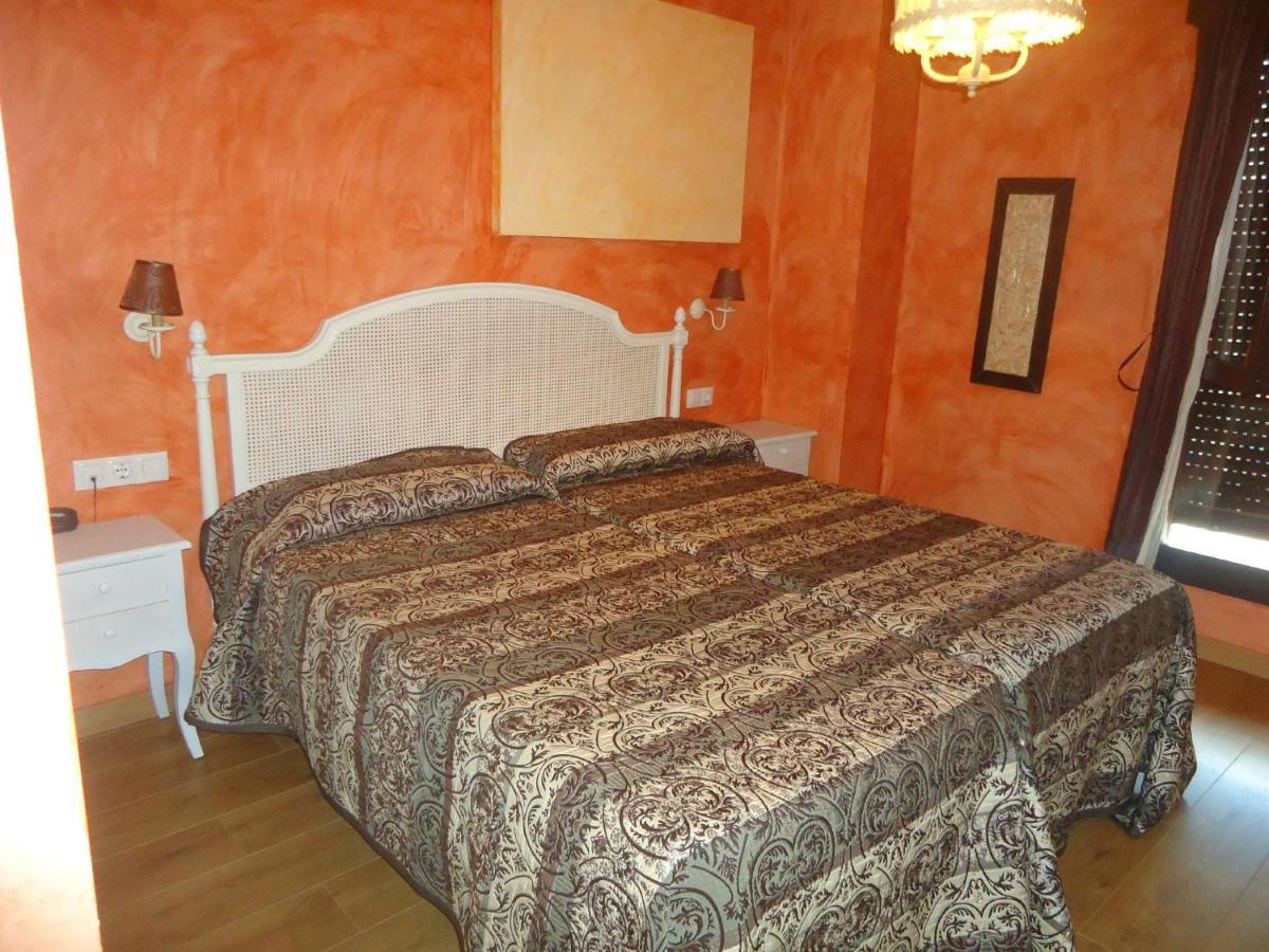 Hotel Plaza Teverga La Plaza Esterno foto