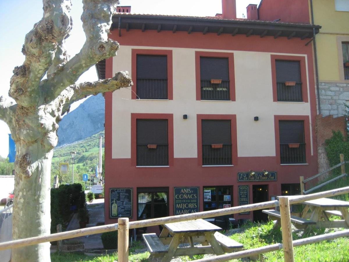 Hotel Plaza Teverga La Plaza Esterno foto